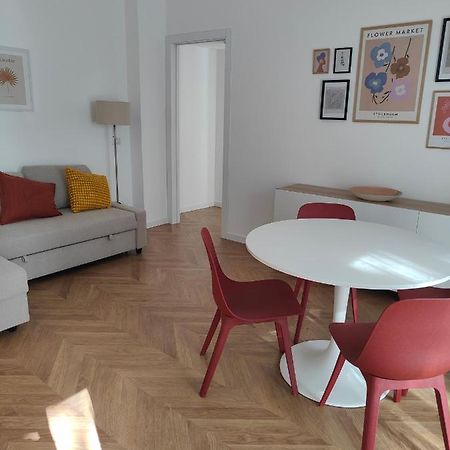 Elegante Bilocale A Milano Con Balcone Apartment Exterior photo