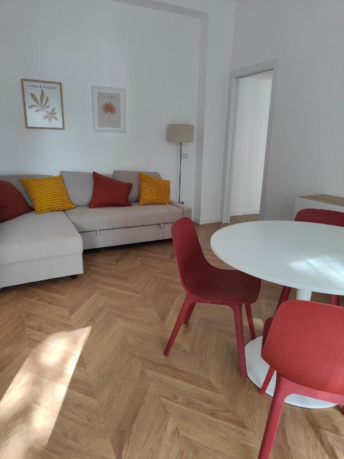 Elegante Bilocale A Milano Con Balcone Apartment Exterior photo