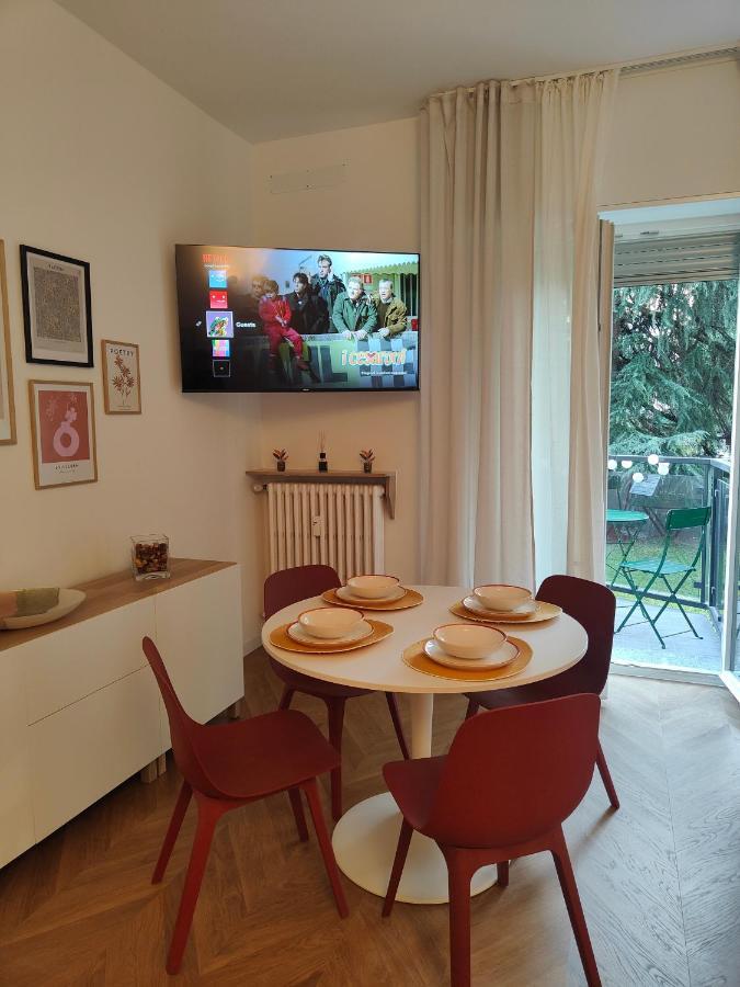 Elegante Bilocale A Milano Con Balcone Apartment Exterior photo