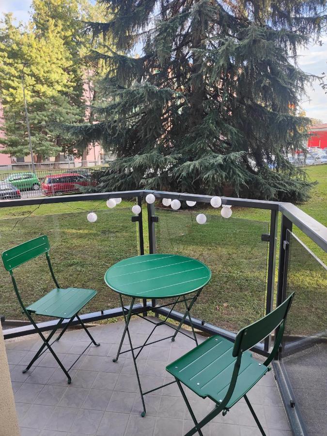 Elegante Bilocale A Milano Con Balcone Apartment Exterior photo